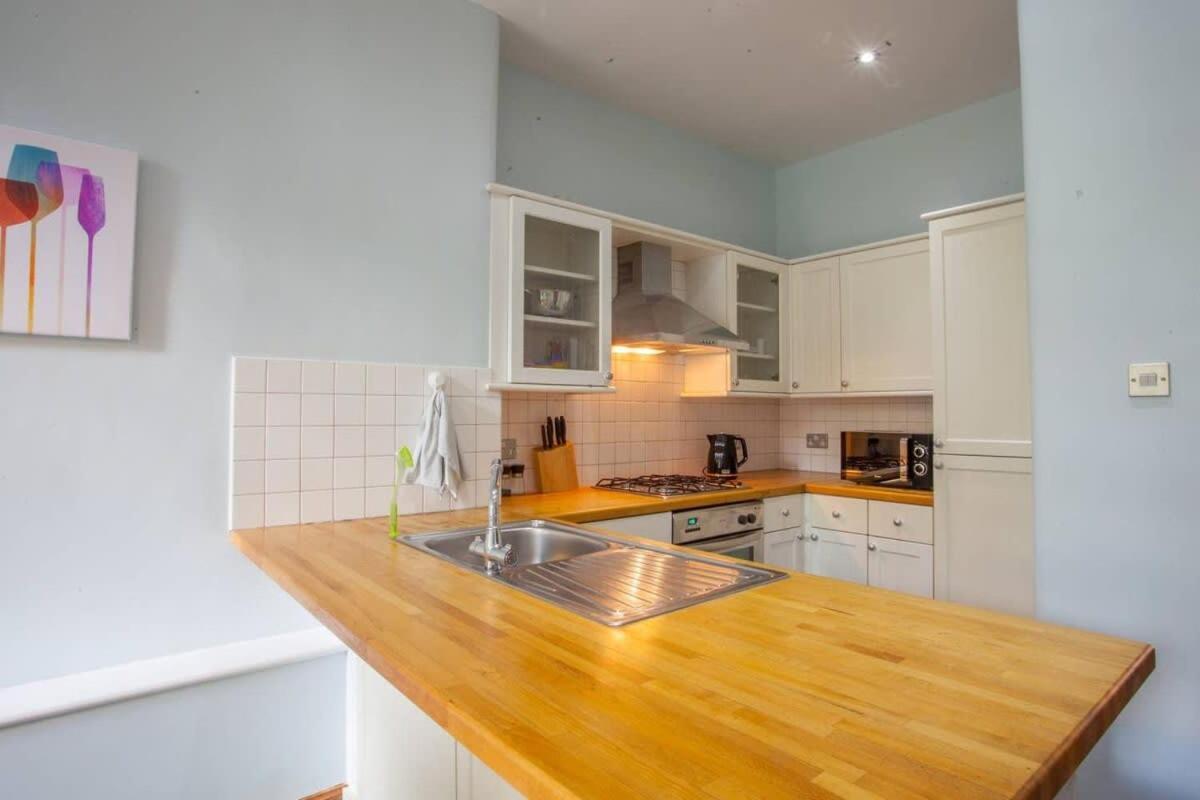 Modern, Light-Filled And Sleek West End Apartment Glasgow Eksteriør billede