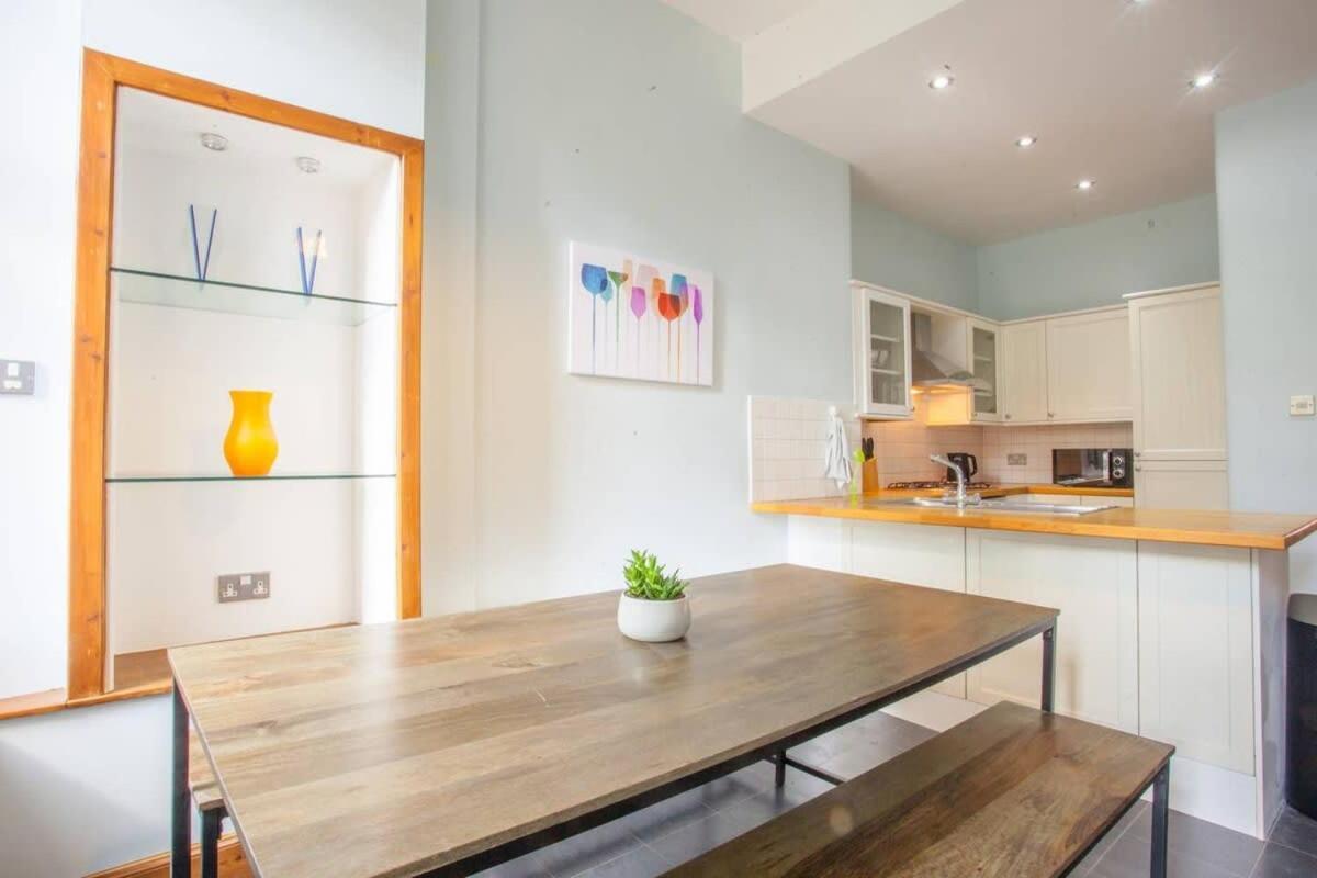 Modern, Light-Filled And Sleek West End Apartment Glasgow Eksteriør billede