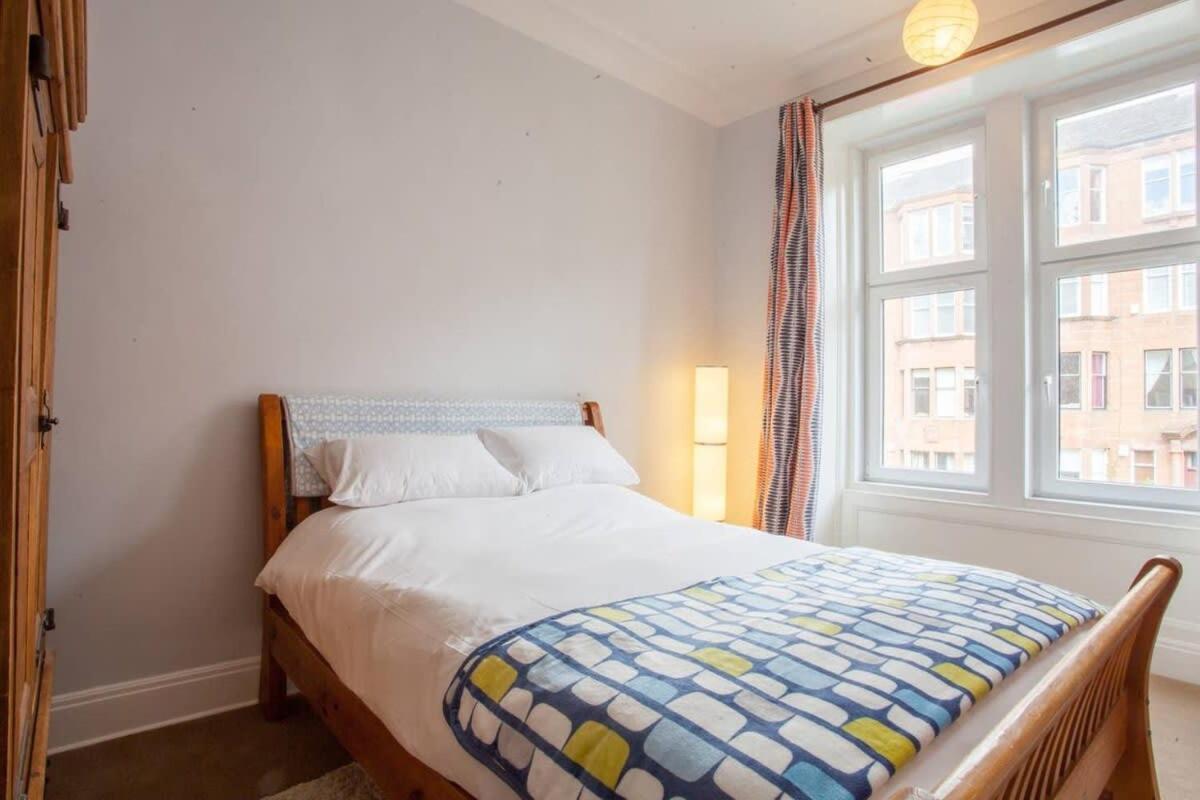 Modern, Light-Filled And Sleek West End Apartment Glasgow Eksteriør billede