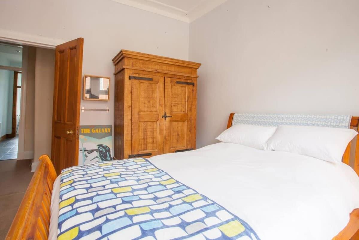 Modern, Light-Filled And Sleek West End Apartment Glasgow Eksteriør billede