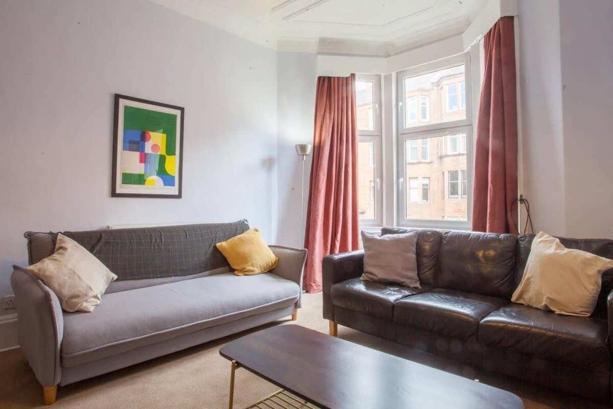 Modern, Light-Filled And Sleek West End Apartment Glasgow Eksteriør billede