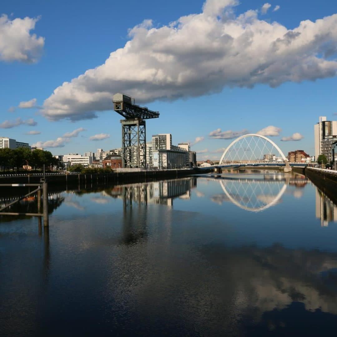 Modern, Light-Filled And Sleek West End Apartment Glasgow Eksteriør billede
